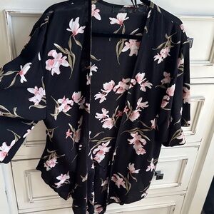 BKE Boutique Black Floral Kimono